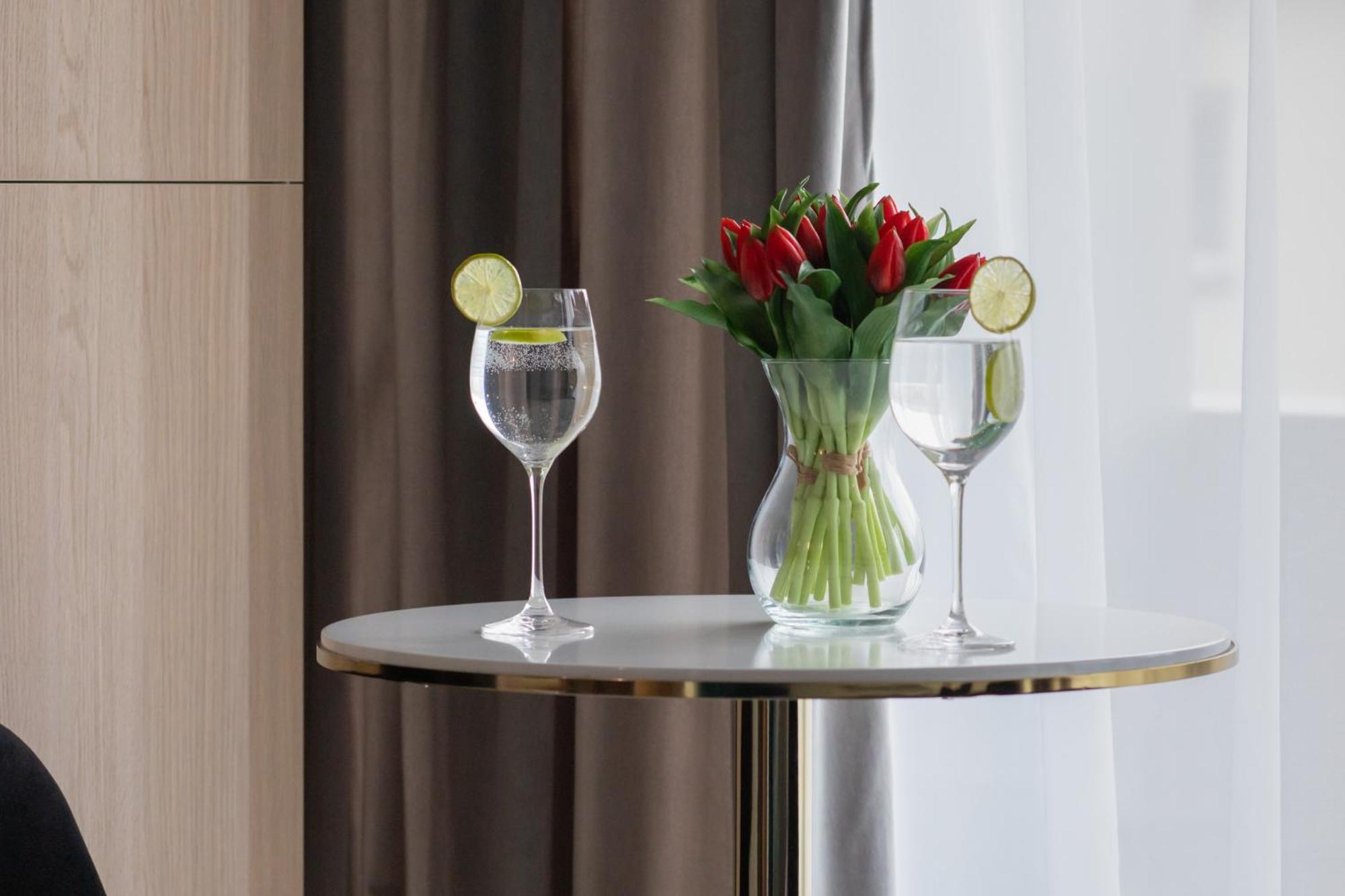 Modern With Swimming Pool In Hanza Tower By Renters