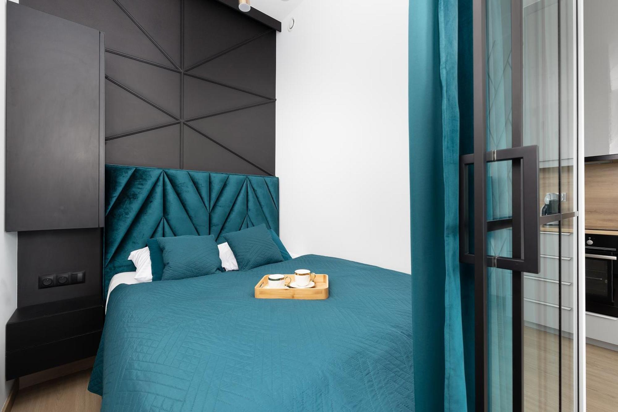 Modern With Swimming Pool In Hanza Tower By Renters