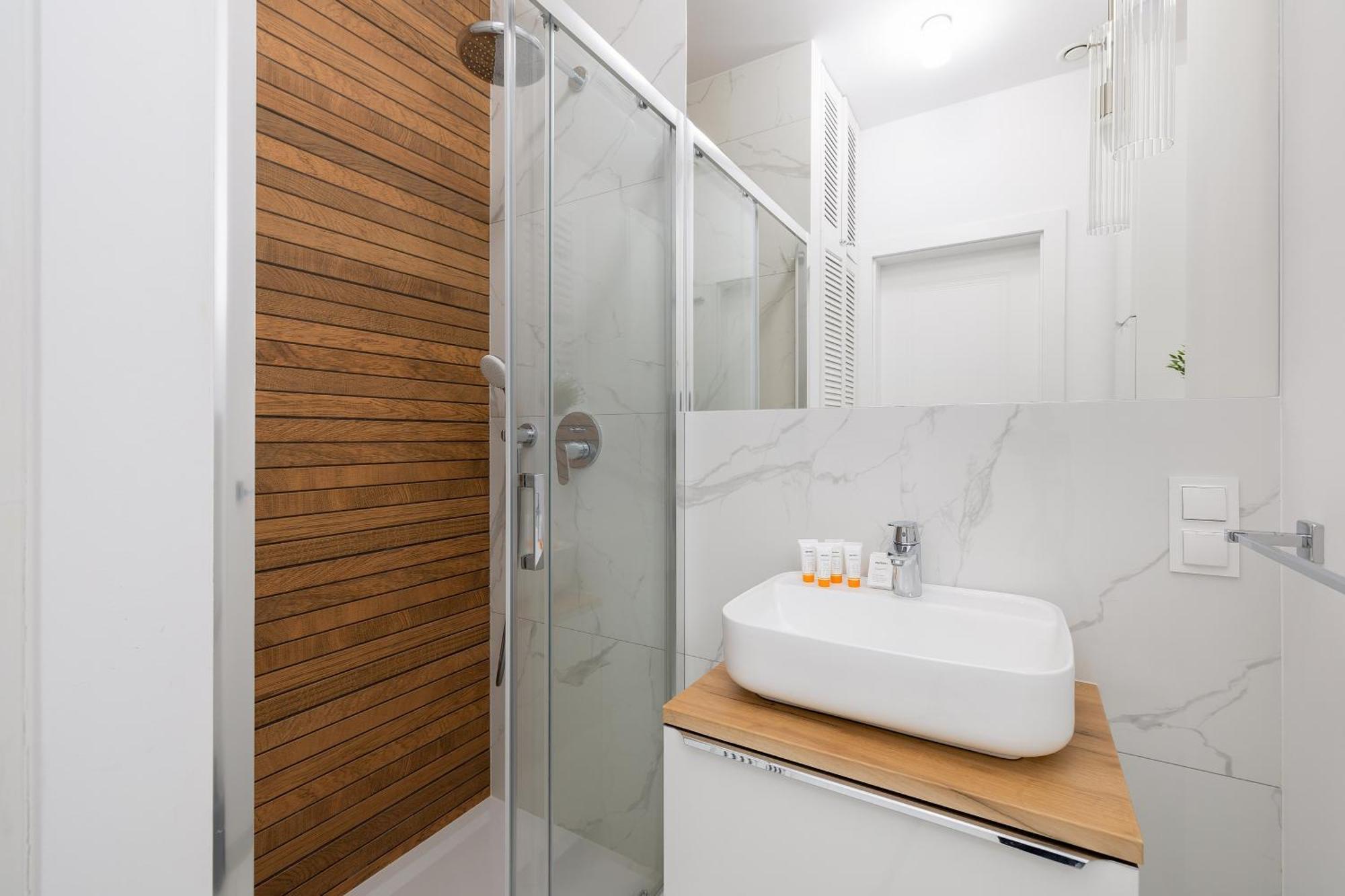 Modern With Swimming Pool In Hanza Tower By Renters Apartment Szczecin