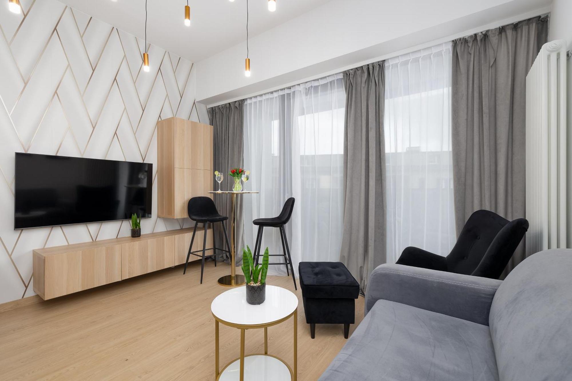 Modern With Swimming Pool In Hanza Tower By Renters *