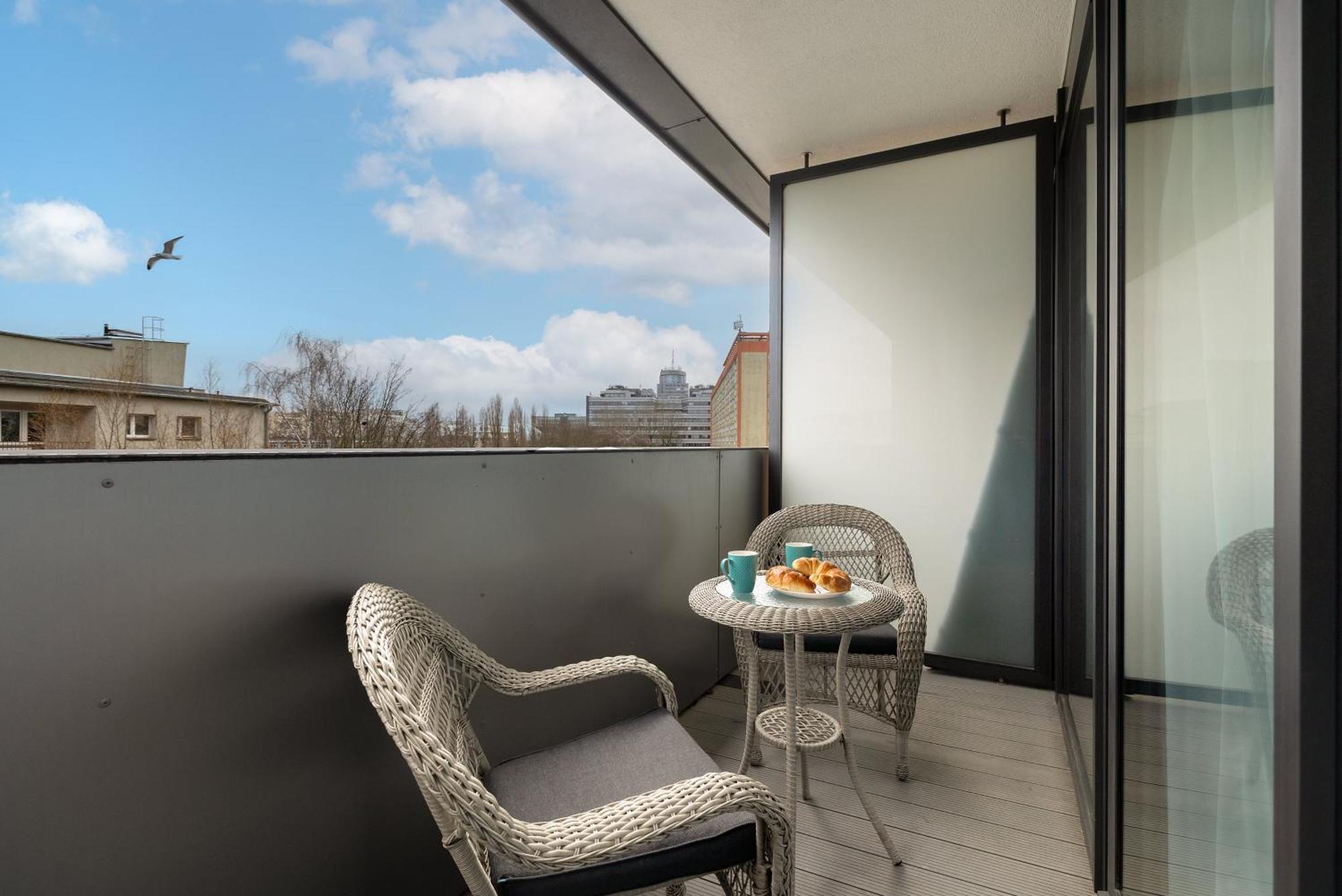Modern With Swimming Pool In Hanza Tower By Renters Apartment