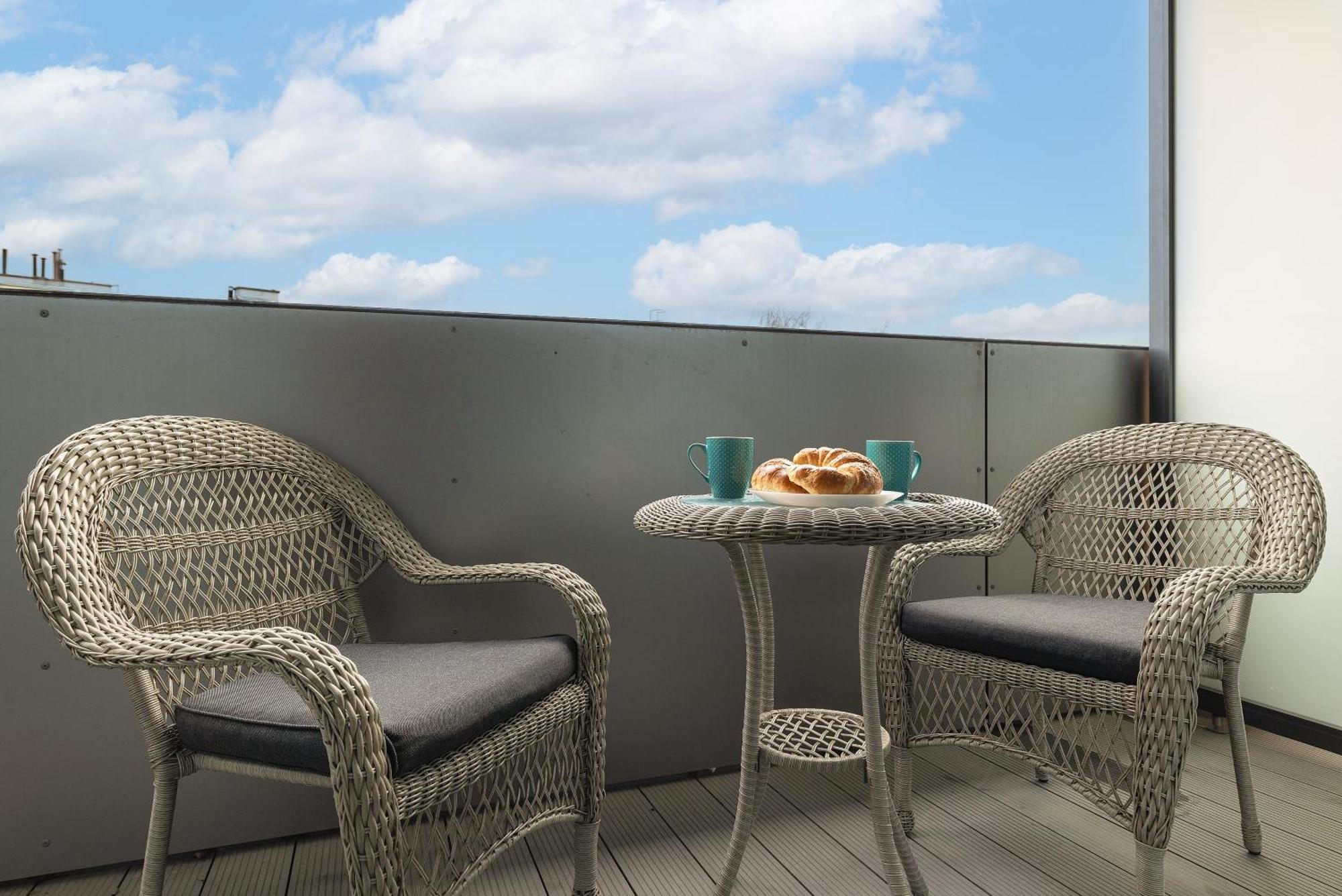 Modern With Swimming Pool In Hanza Tower By Renters