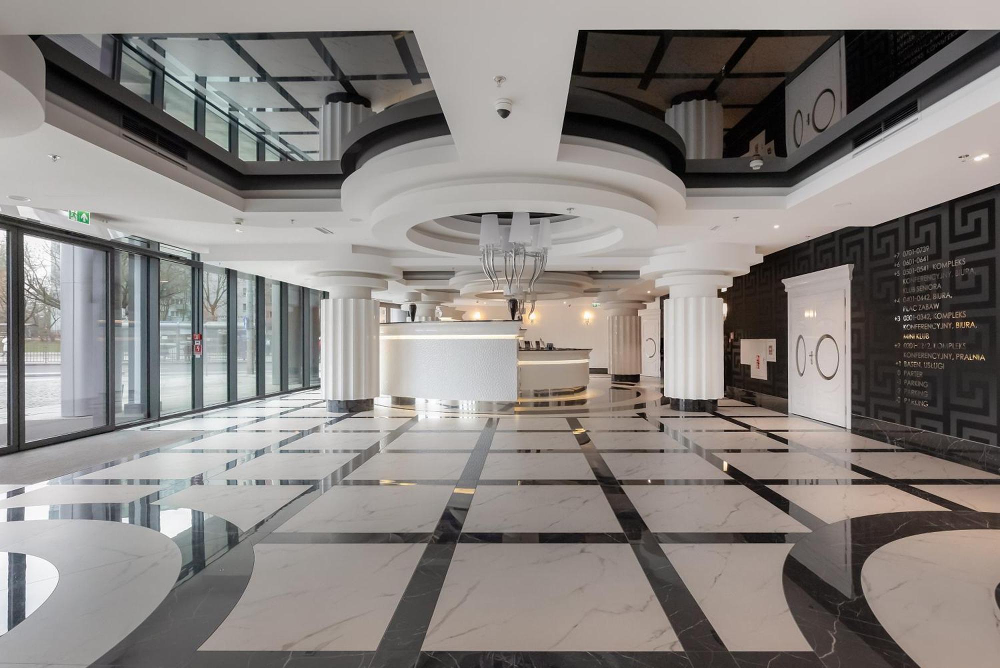 Modern With Swimming Pool In Hanza Tower By Renters Apartment
