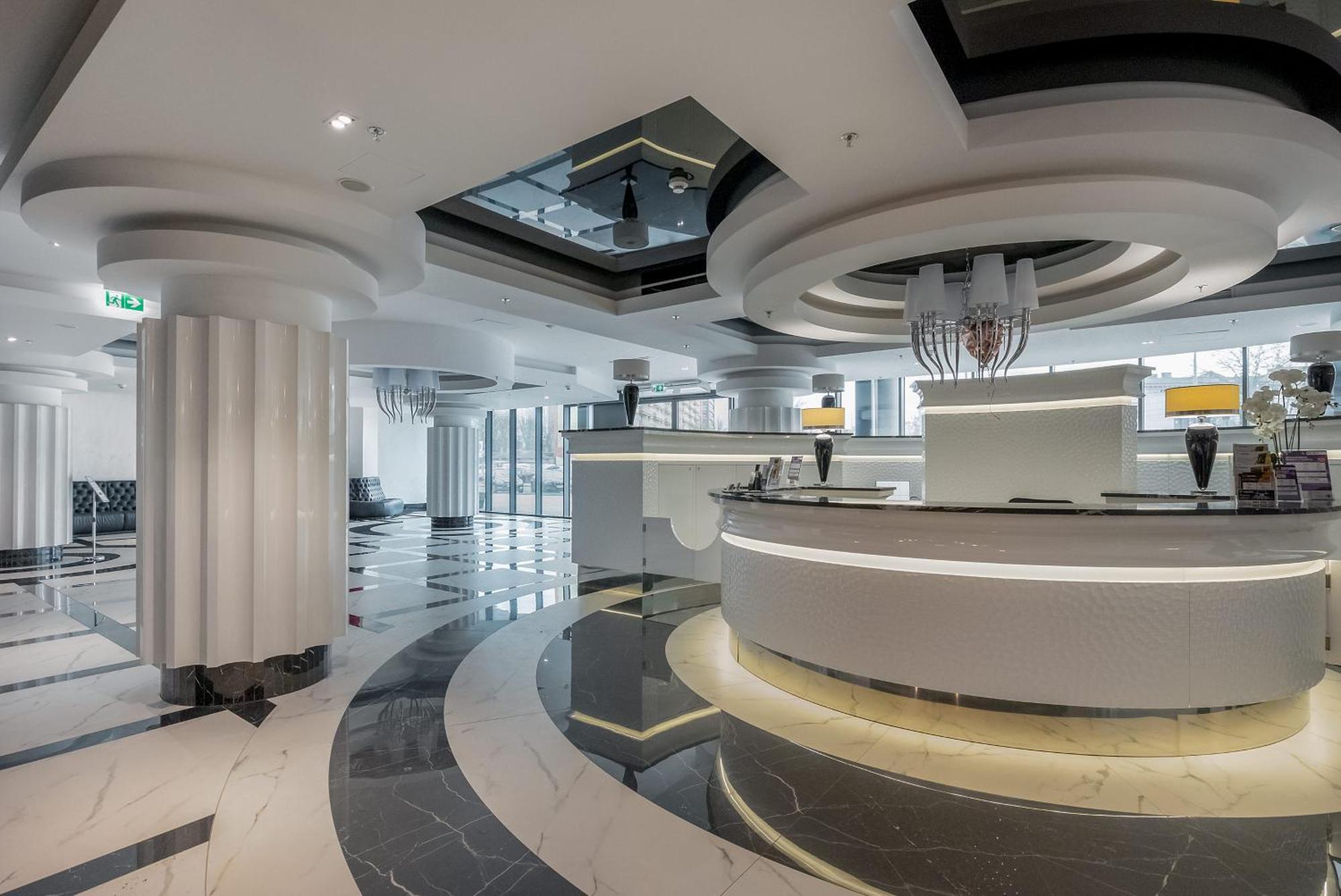 Modern With Swimming Pool In Hanza Tower By Renters * Szczecin