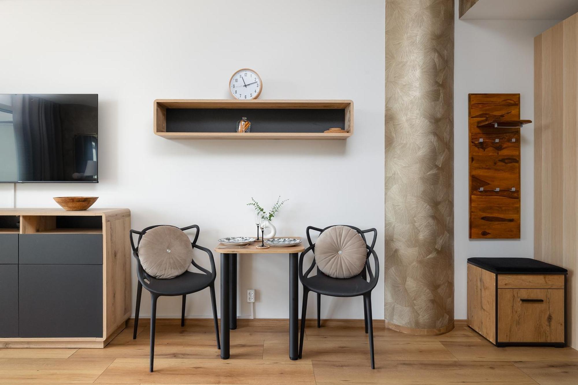Modern With Swimming Pool In Hanza Tower By Renters Apartment *