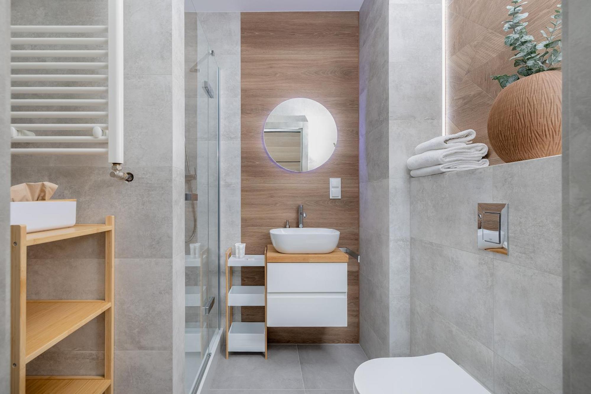 Modern With Swimming Pool In Hanza Tower By Renters