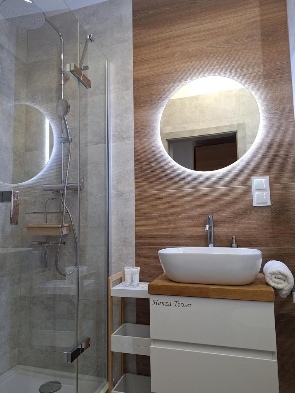 Modern With Swimming Pool In Hanza Tower By Renters