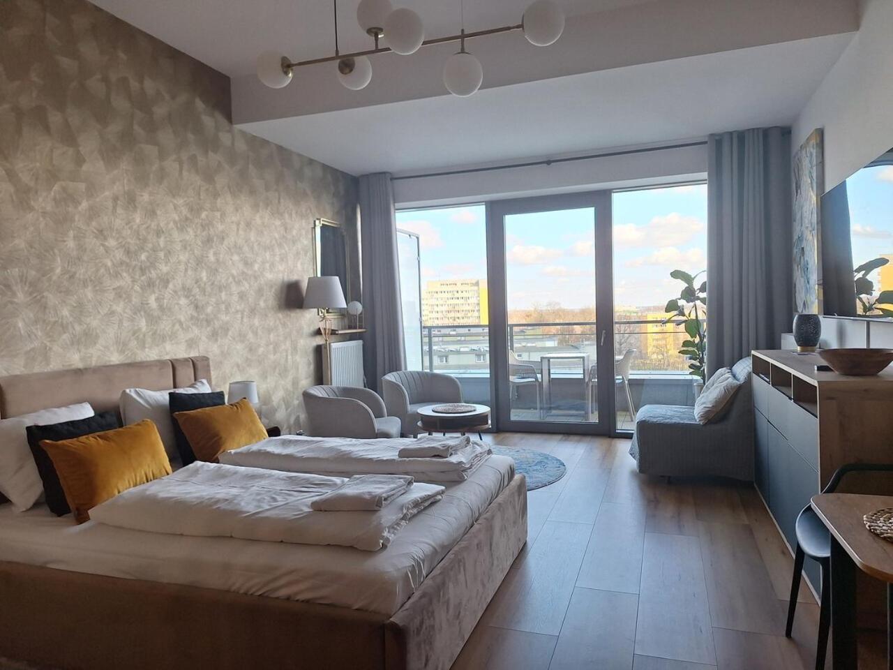Modern With Swimming Pool In Hanza Tower By Renters * Szczecin